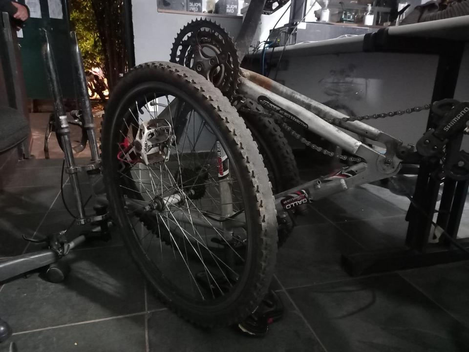 Foto 2 de 4 — Violento, ladrão tenta roubar bike de moradora do Vale do Sol; foi preso